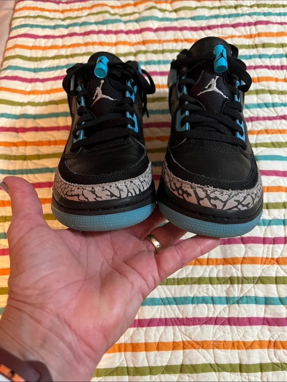 Size 7 youth Jordan basketball shoes